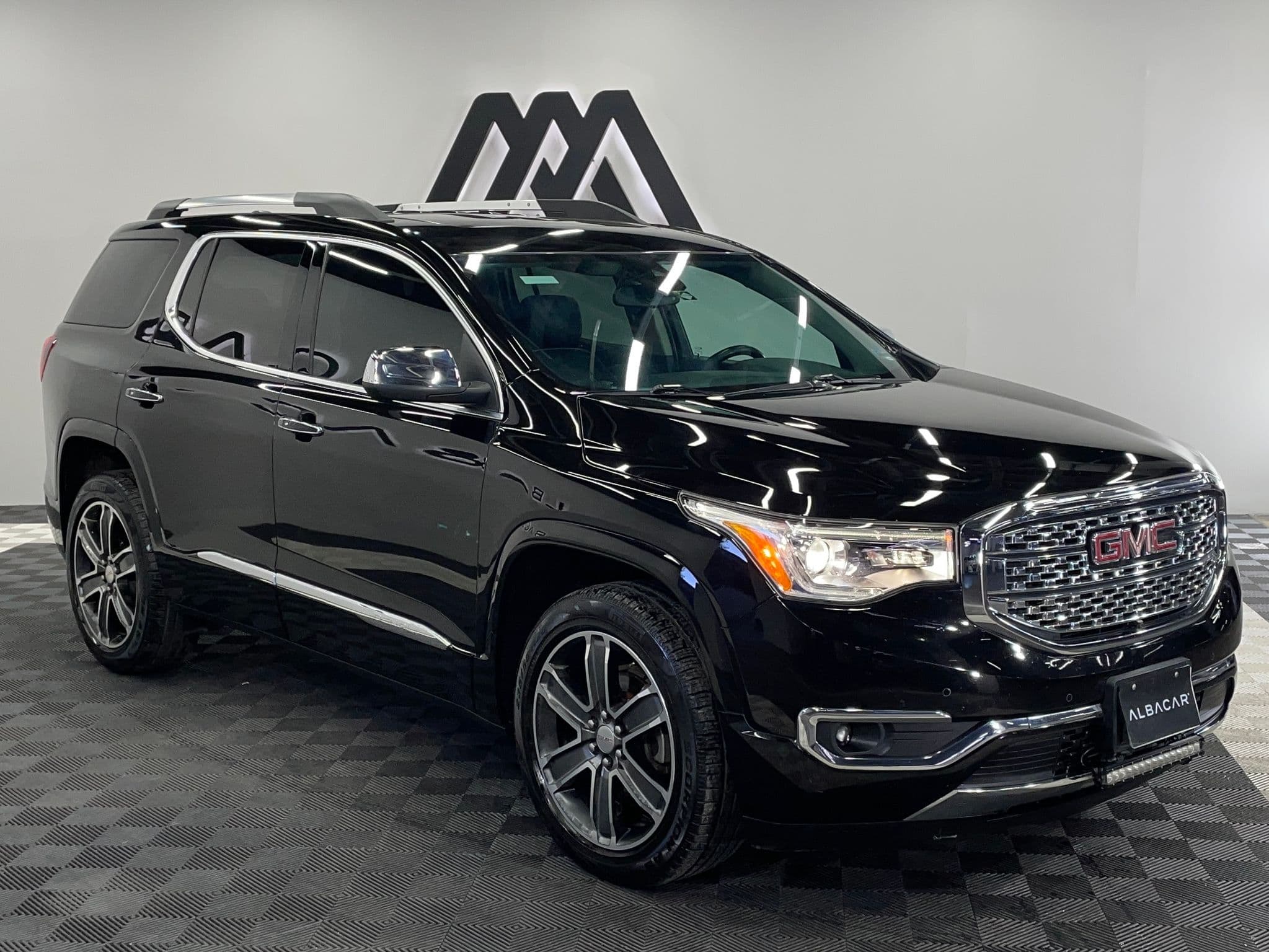 Acadia 3.6 Denali  6 Pas. At 2017